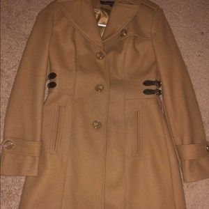 Woman’s Kenneth Cole trench coat